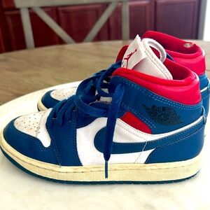 Nike Air high tops Boy size 5